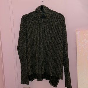 American Eagle Green Long Sleeve Turtle Neck Size Medium